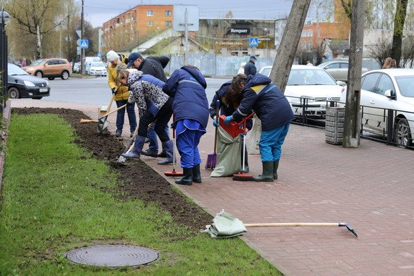 Сотрудники компании "Газпром межрегионгаз Псков" приняли участие в субботнике